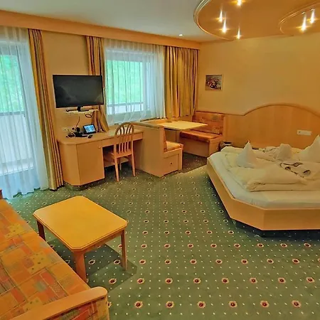 Отель Zebru 4*